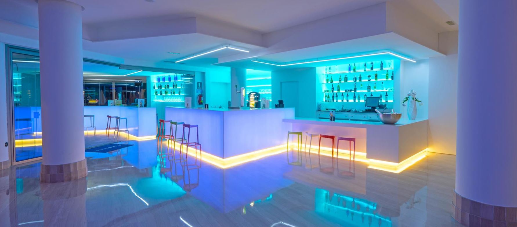 BEACH CLUB